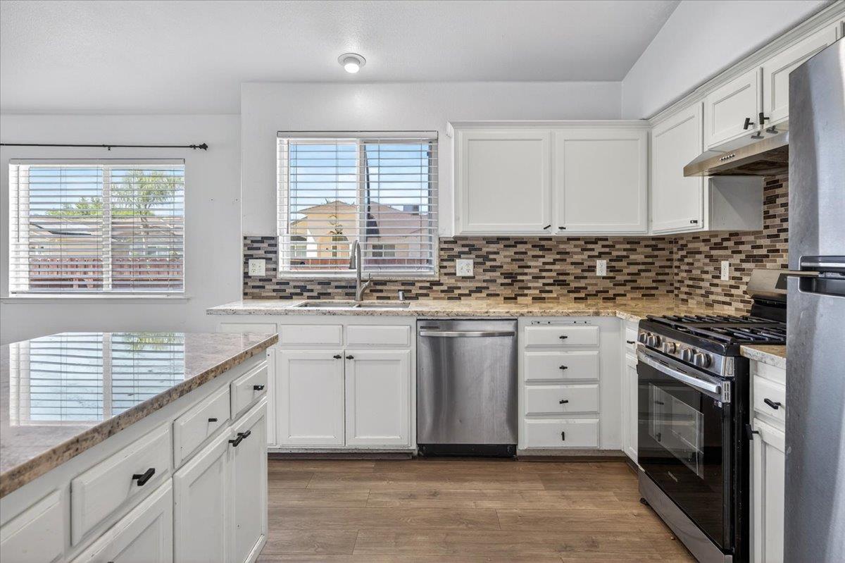 2437 N Tracy Ave, Fresno, CA 93722