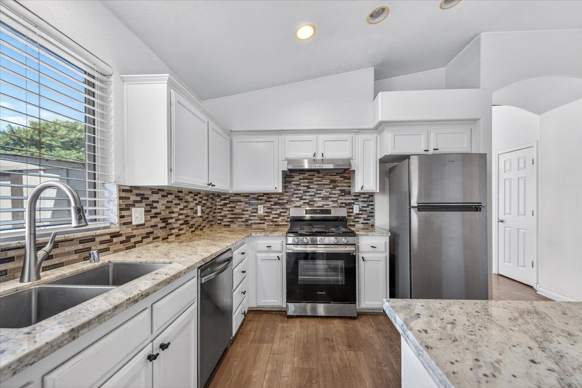 2437 N Tracy Ave, Fresno, CA 93722