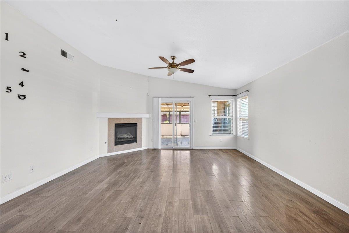 2437 N Tracy Ave, Fresno, CA 93722