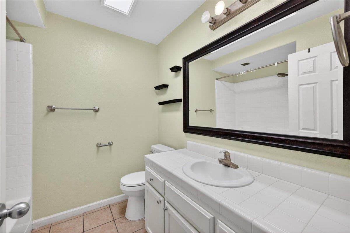 2437 N Tracy Ave, Fresno, CA 93722