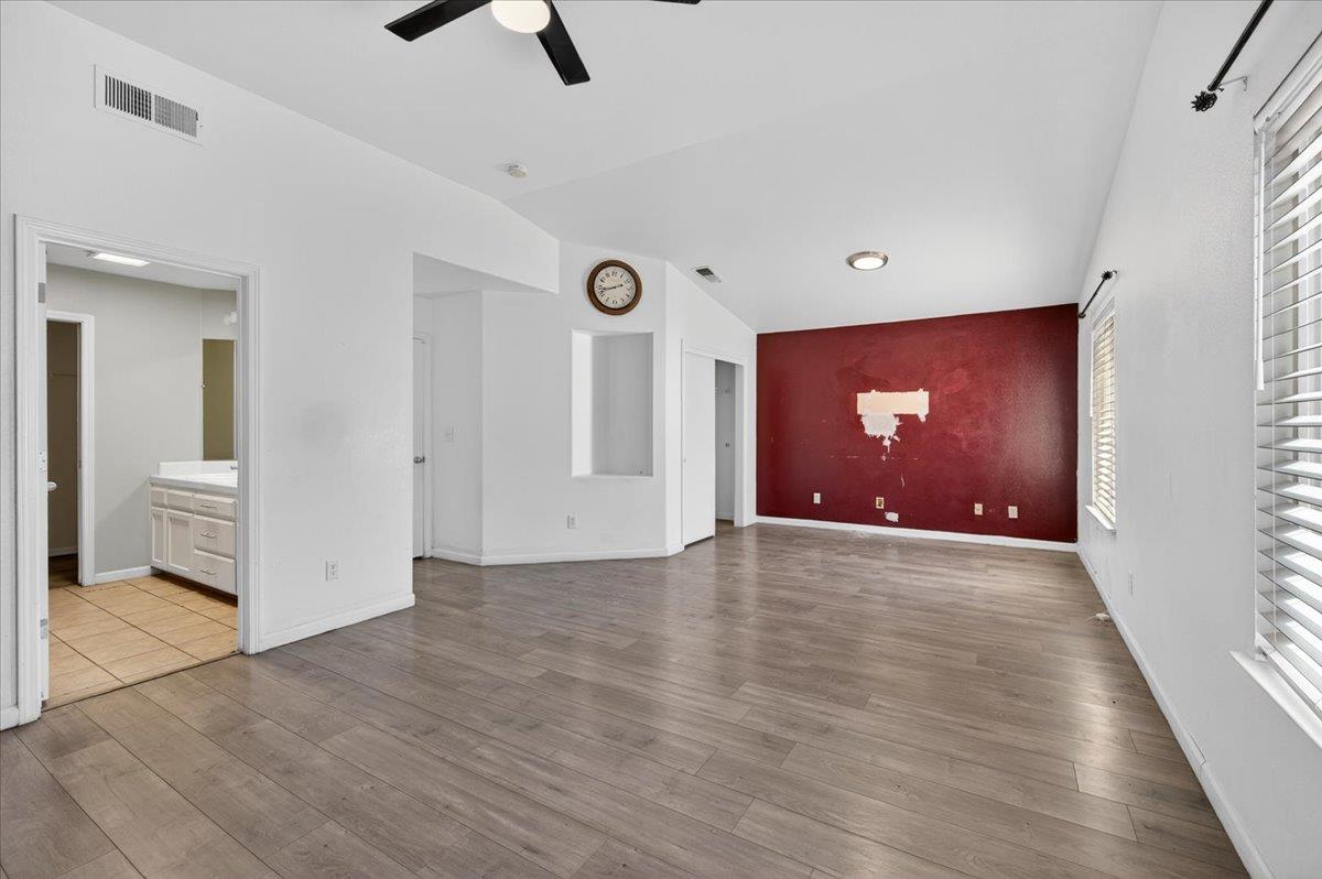 2437 N Tracy Ave, Fresno, CA 93722