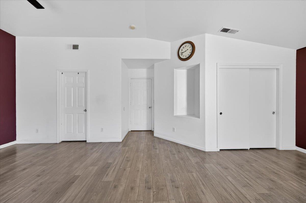 2437 N Tracy Ave, Fresno, CA 93722