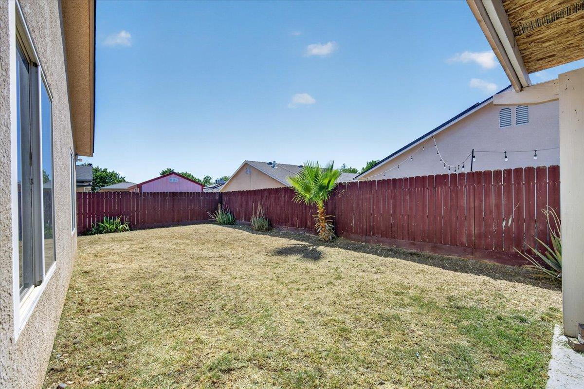 2437 N Tracy Ave, Fresno, CA 93722