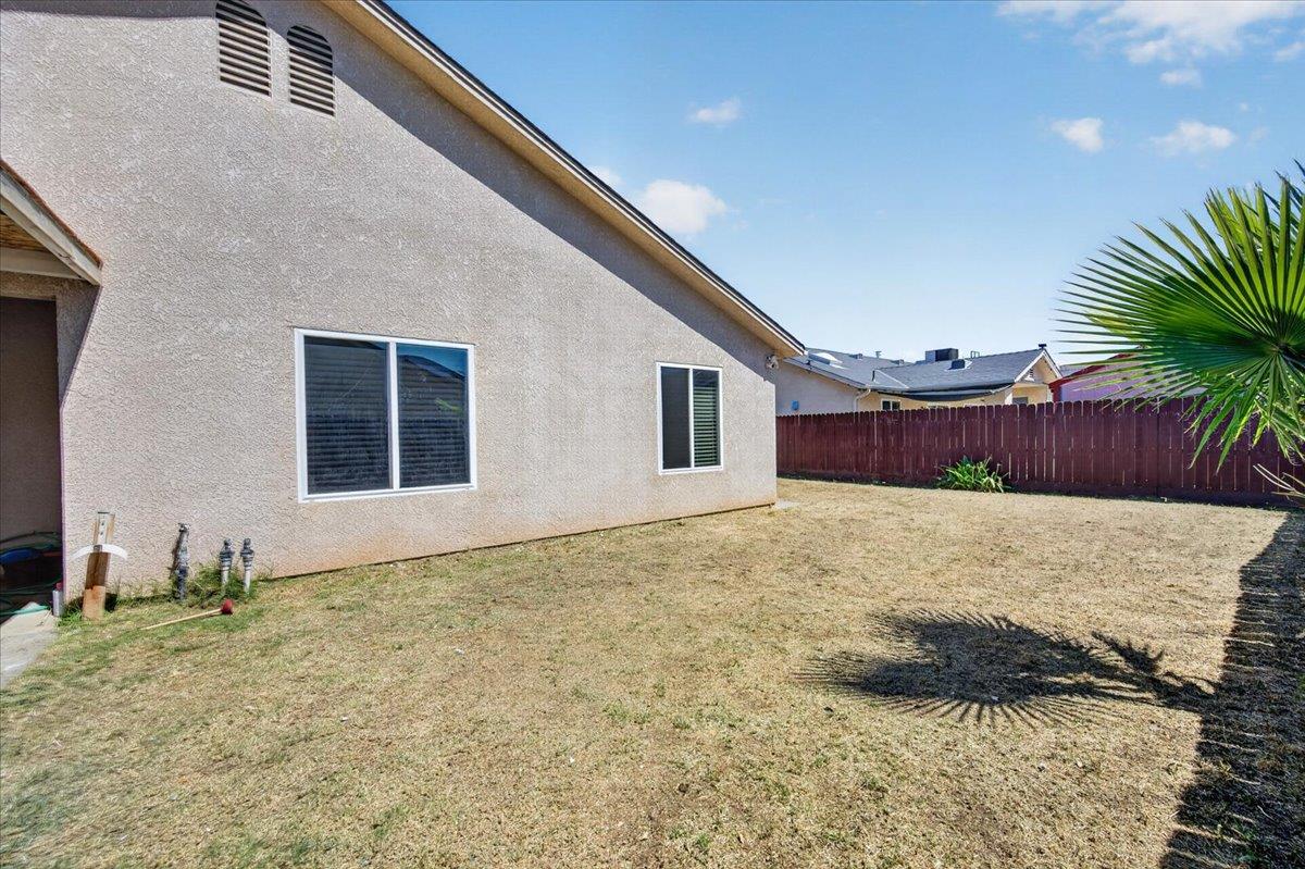 2437 N Tracy Ave, Fresno, CA 93722