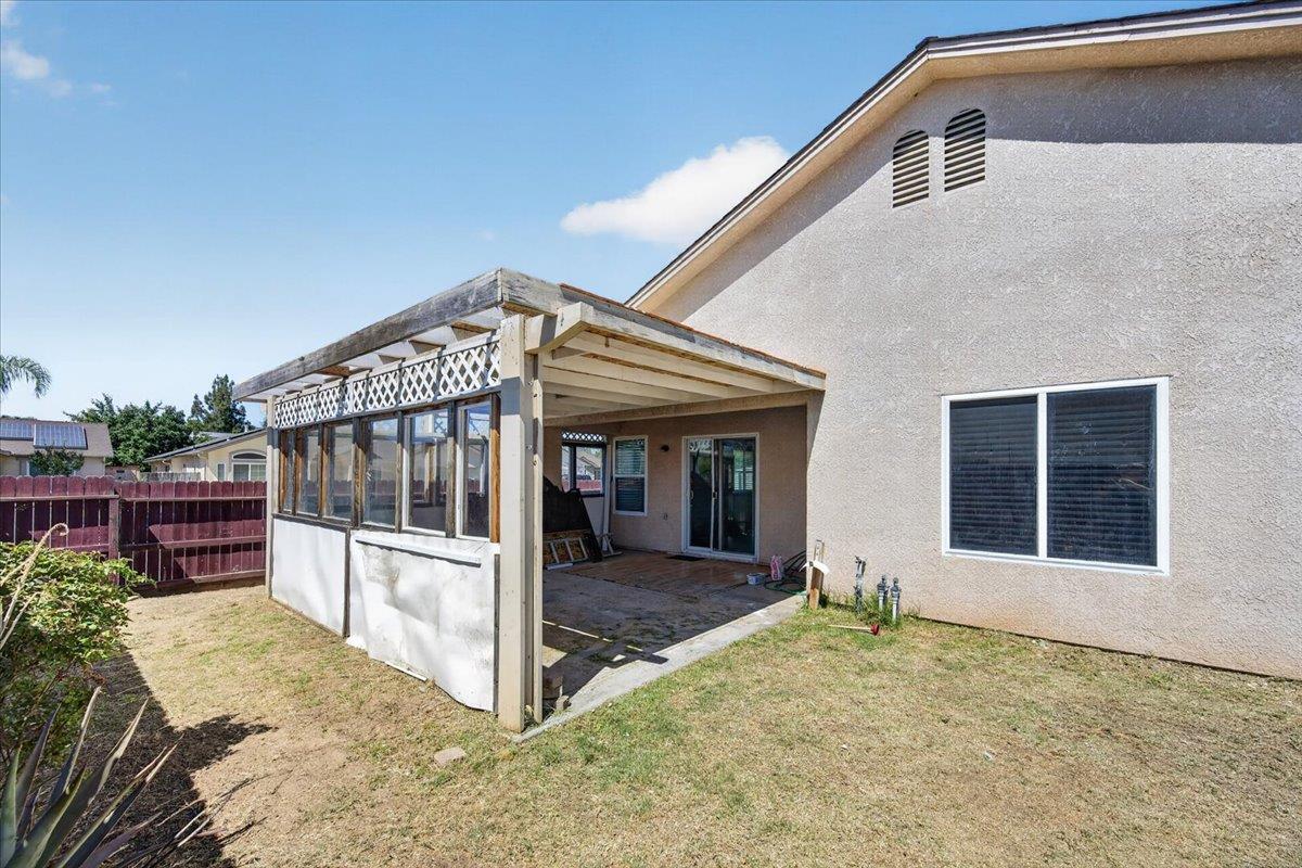 2437 N Tracy Ave, Fresno, CA 93722