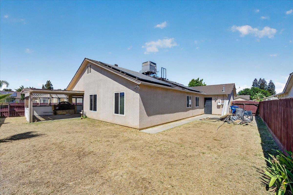 2437 N Tracy Ave, Fresno, CA 93722