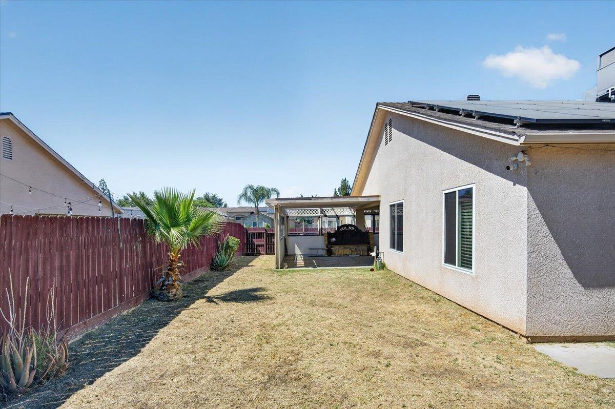 2437 N Tracy Ave, Fresno, CA 93722