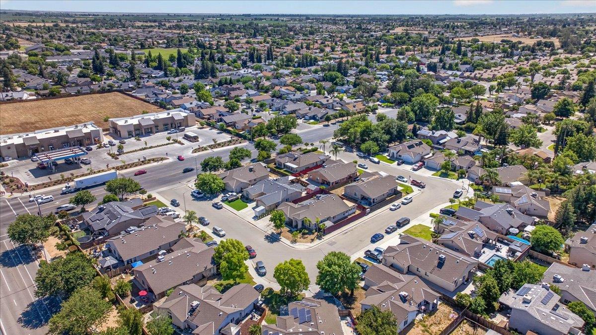 2437 N Tracy Ave, Fresno, CA 93722