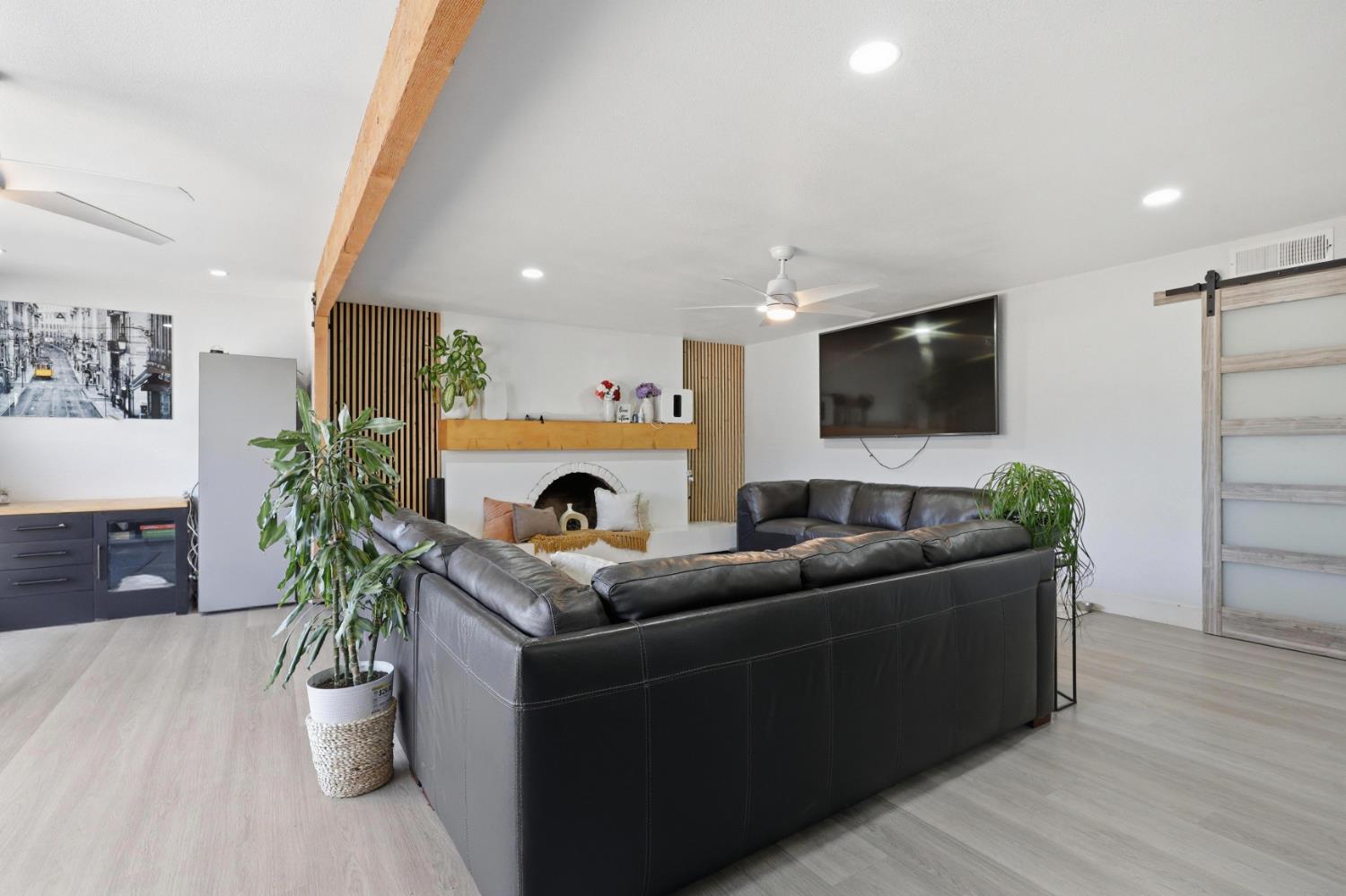 208 De Santi Ave, Madera, CA 93637