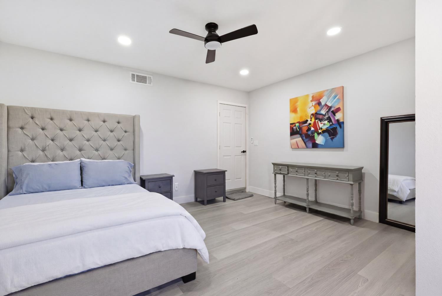 208 De Santi Ave, Madera, CA 93637