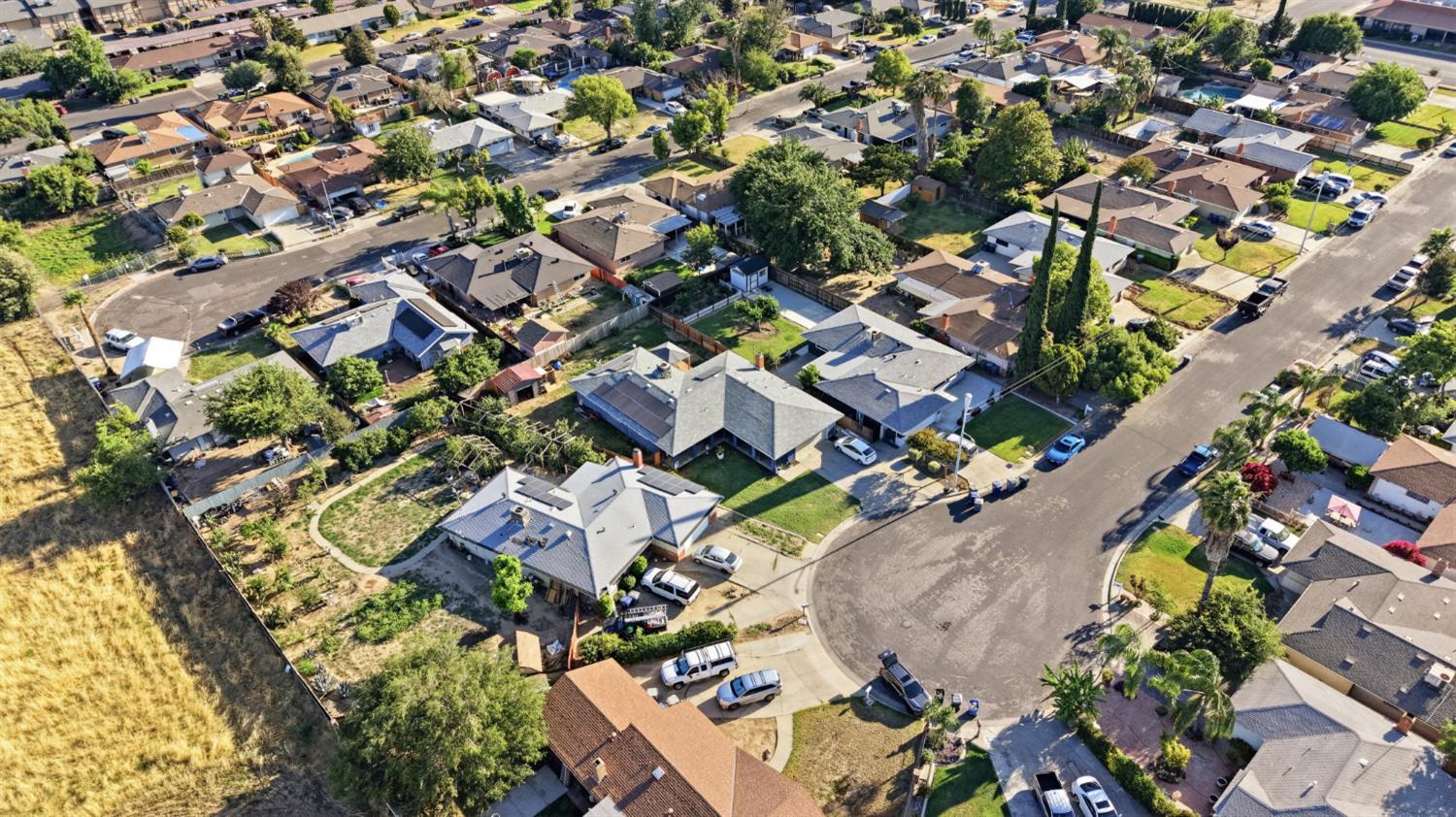 208 De Santi Ave, Madera, CA 93637