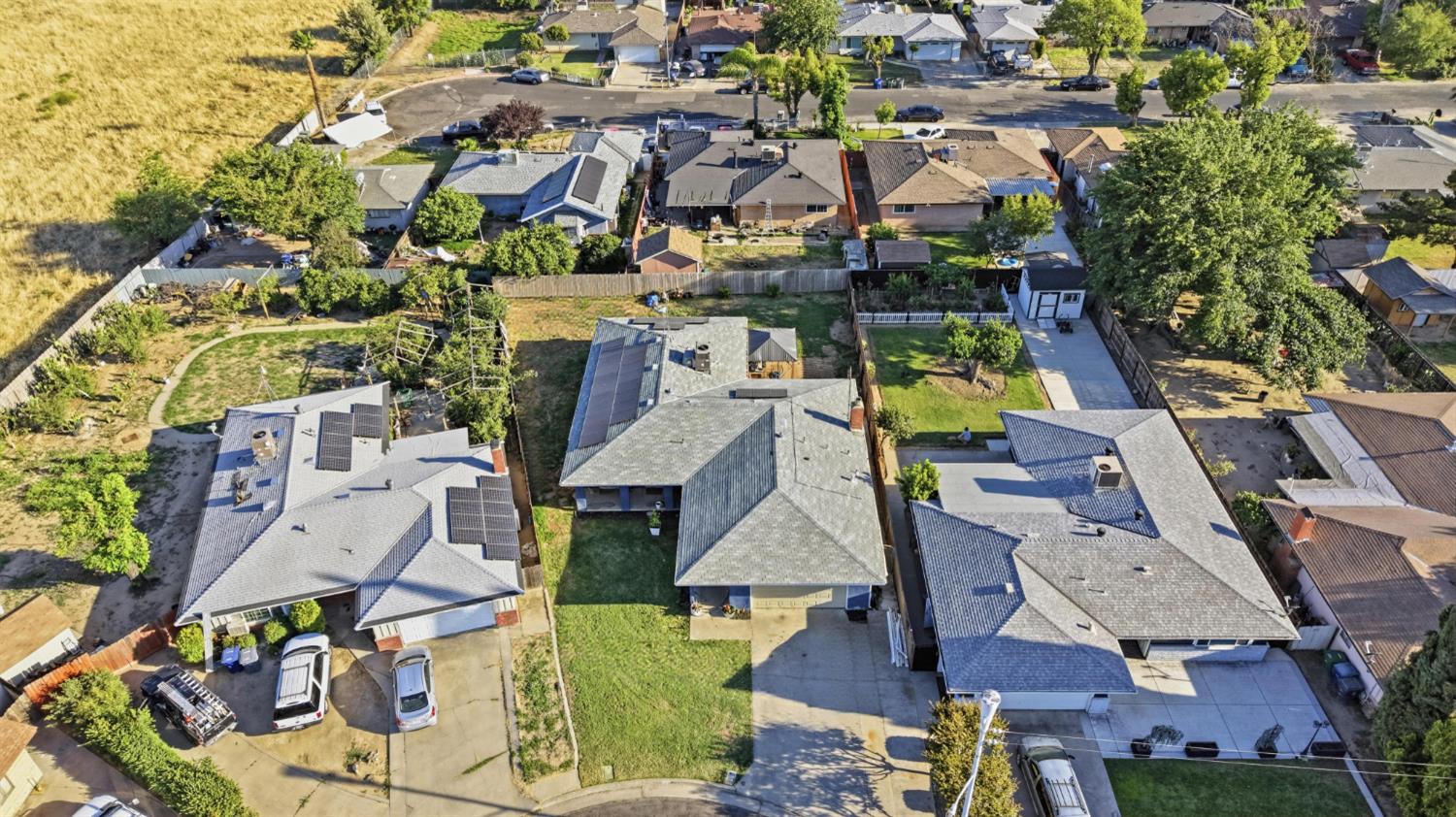 208 De Santi Ave, Madera, CA 93637
