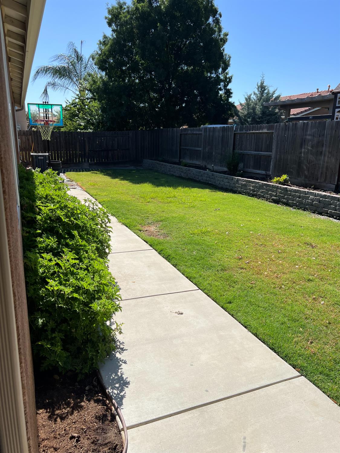 3742 Wrenwood Ave, Clovis, CA 93619