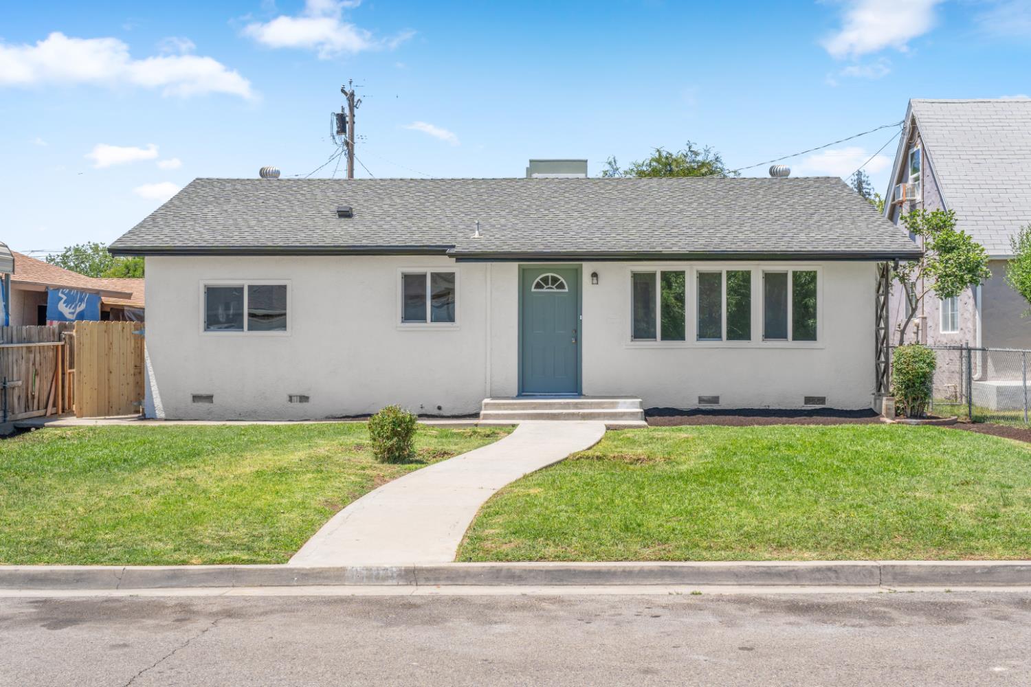 1105 Hoag Ave, Sanger, CA 93657