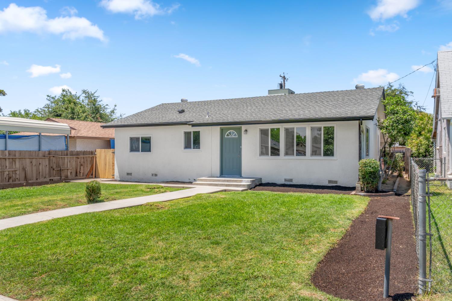 1105 Hoag Ave, Sanger, CA 93657