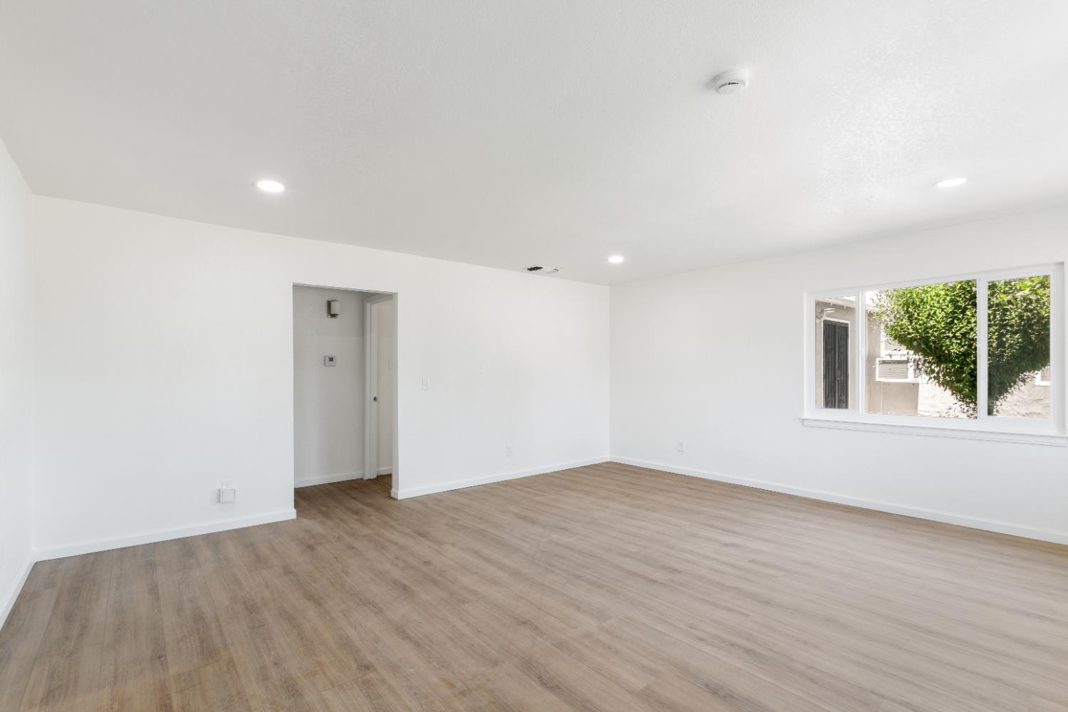 1105 Hoag Ave, Sanger, CA 93657