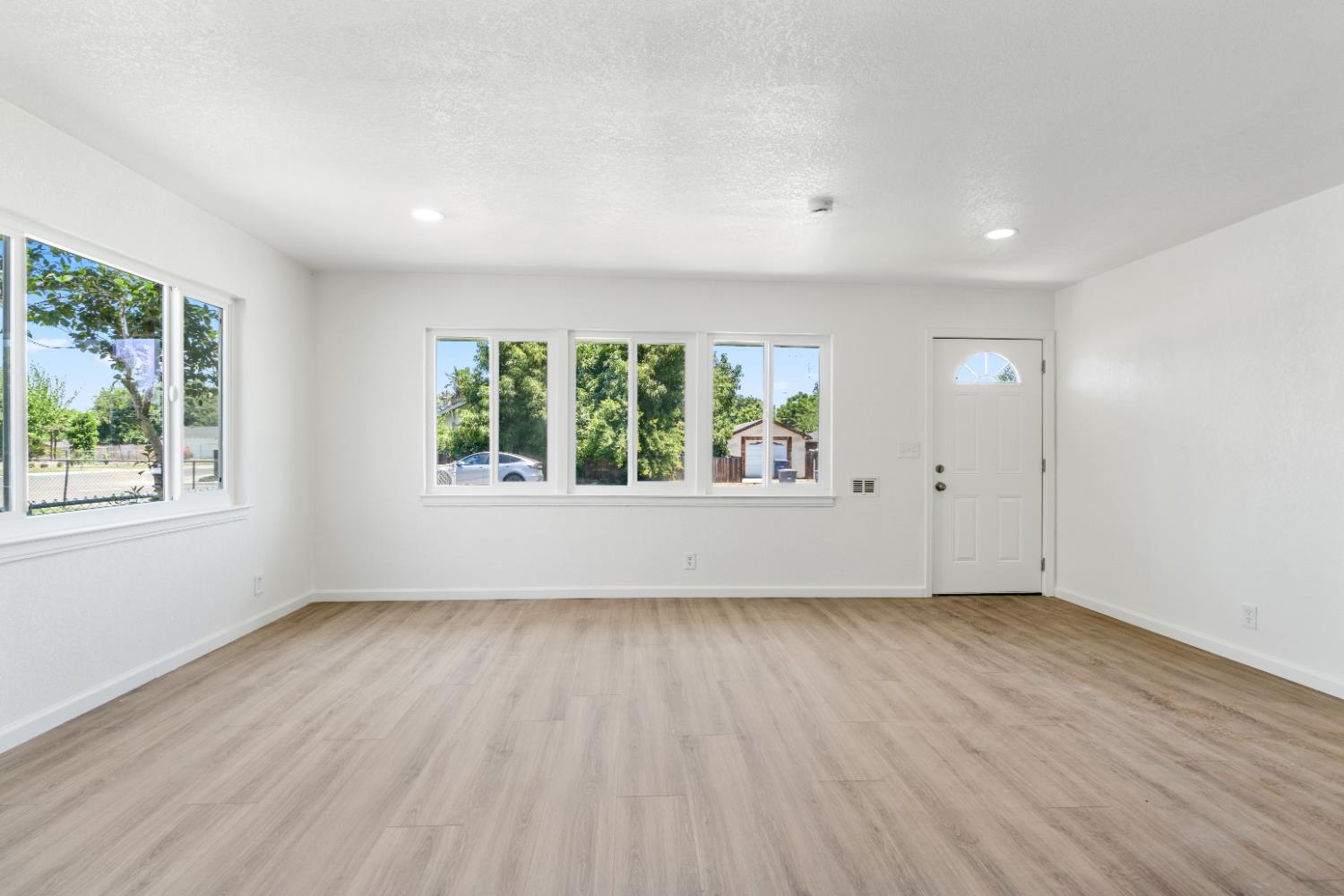 1105 Hoag Ave, Sanger, CA 93657