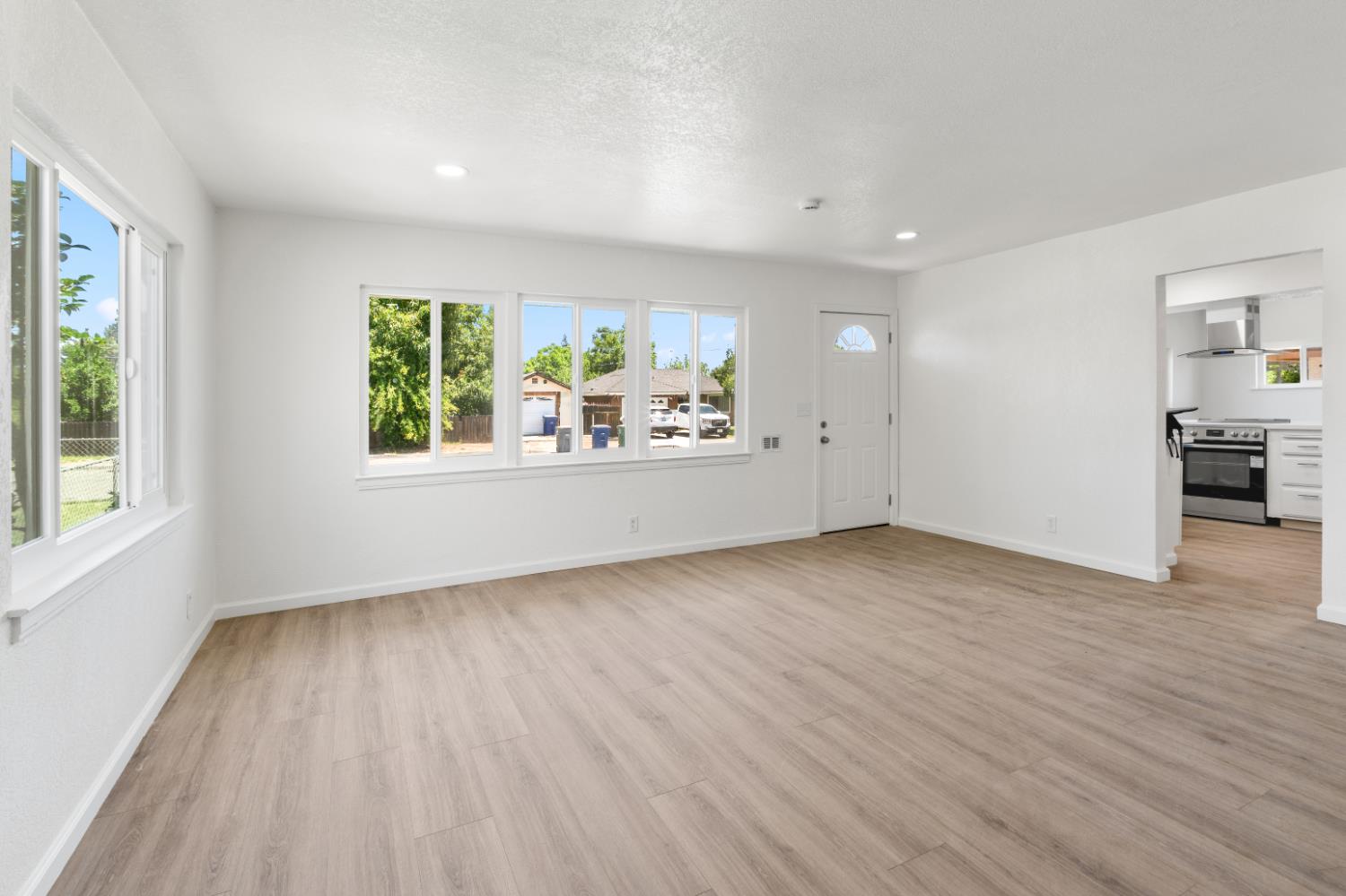 1105 Hoag Ave, Sanger, CA 93657