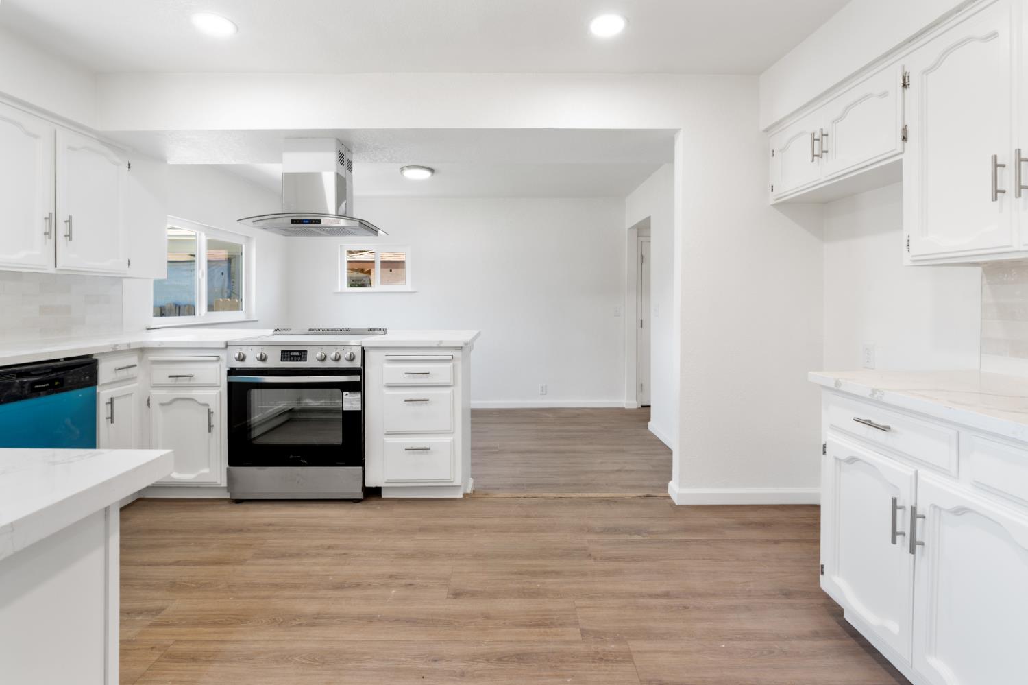 1105 Hoag Ave, Sanger, CA 93657