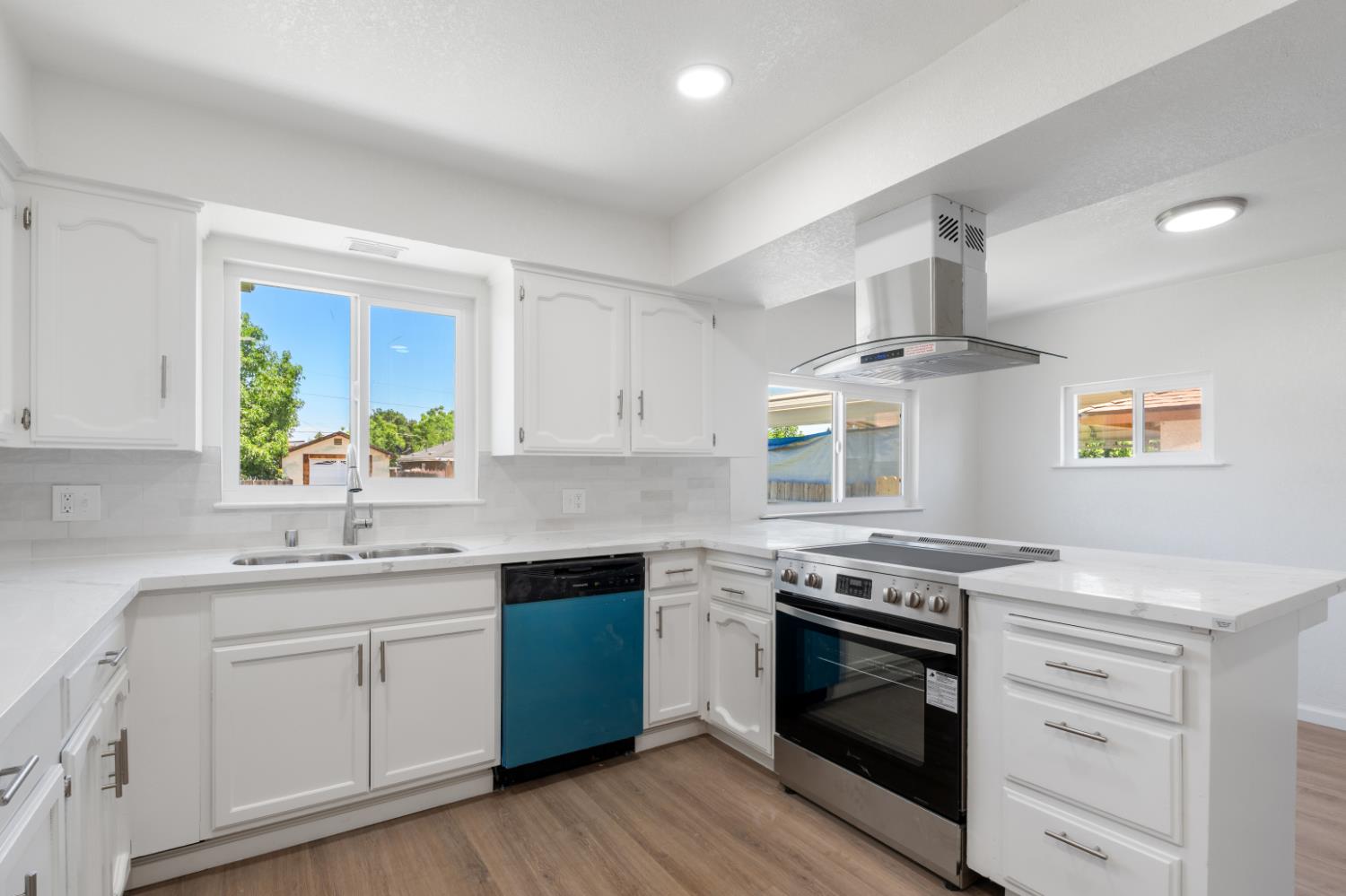 1105 Hoag Ave, Sanger, CA 93657