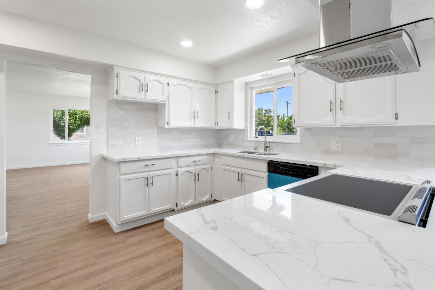 1105 Hoag Ave, Sanger, CA 93657