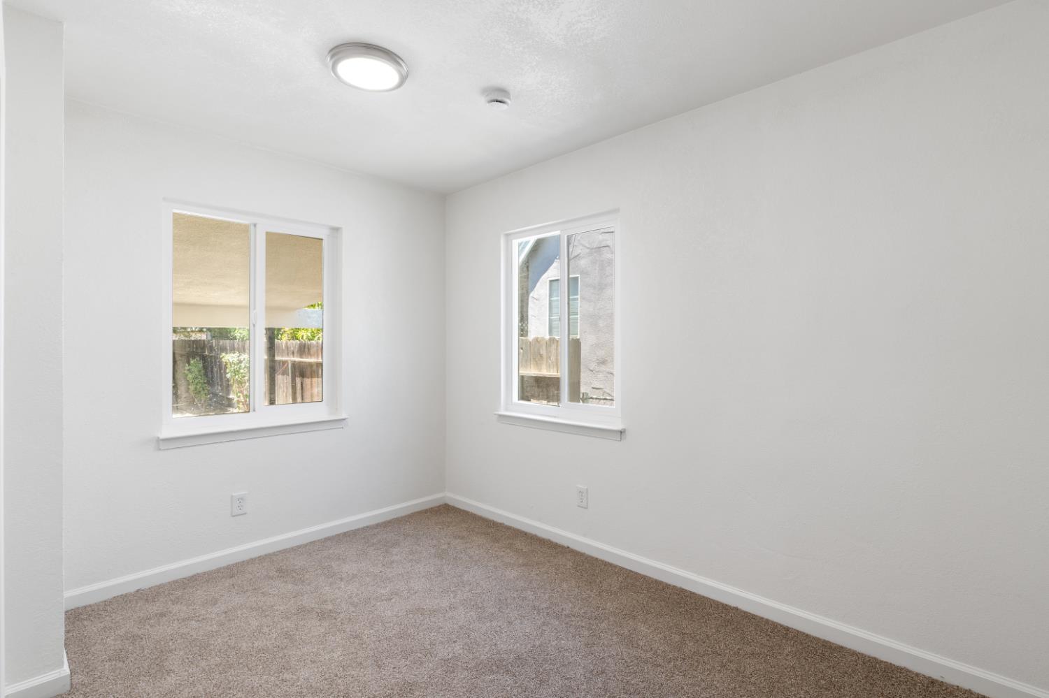 1105 Hoag Ave, Sanger, CA 93657
