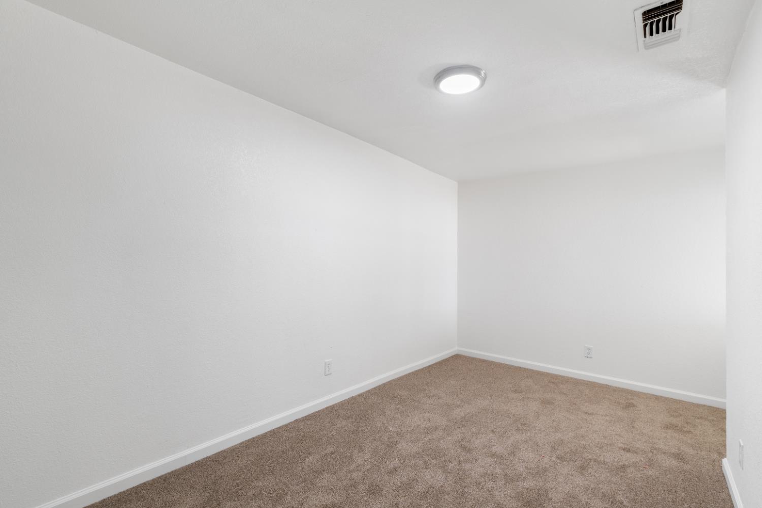 1105 Hoag Ave, Sanger, CA 93657