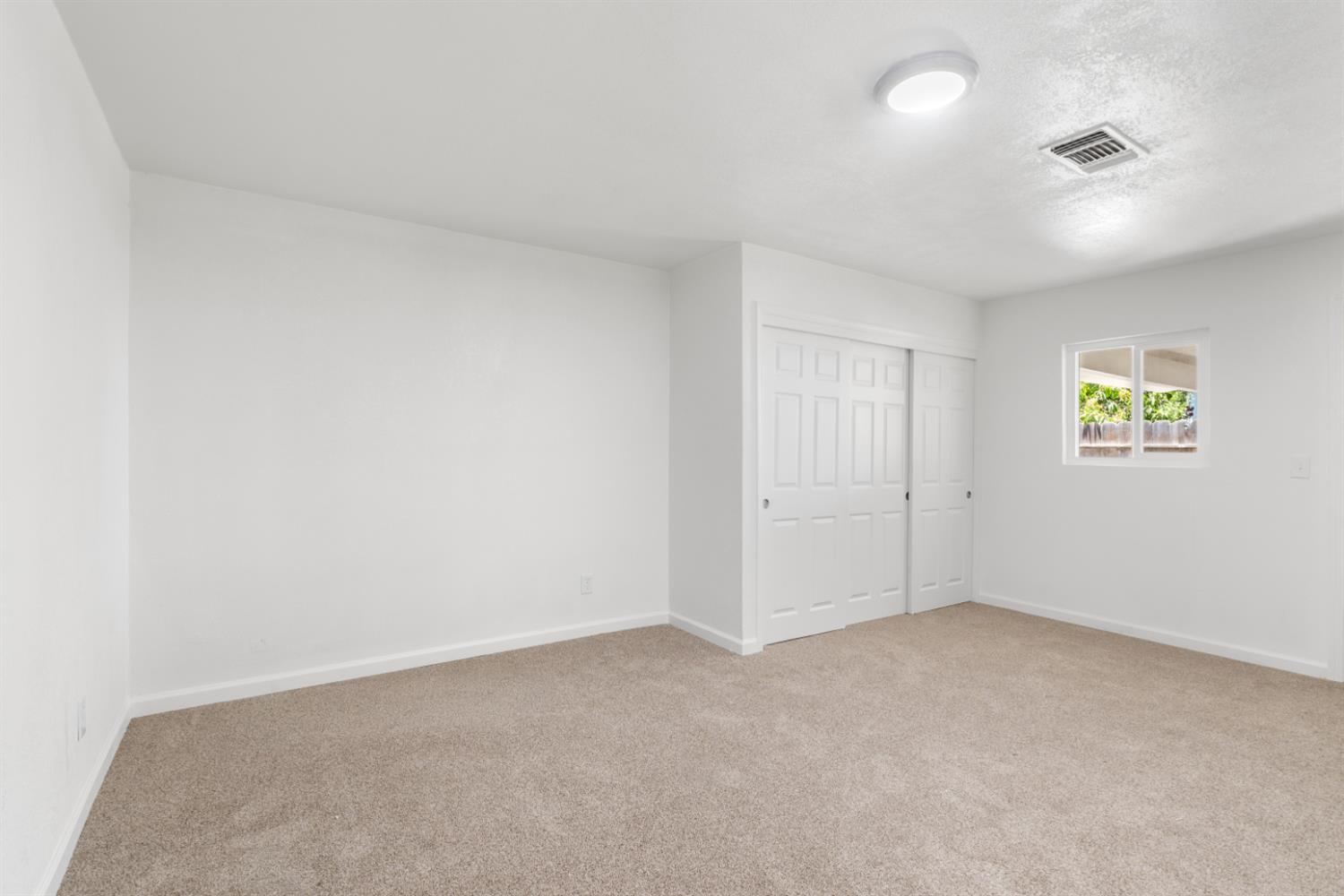 1105 Hoag Ave, Sanger, CA 93657