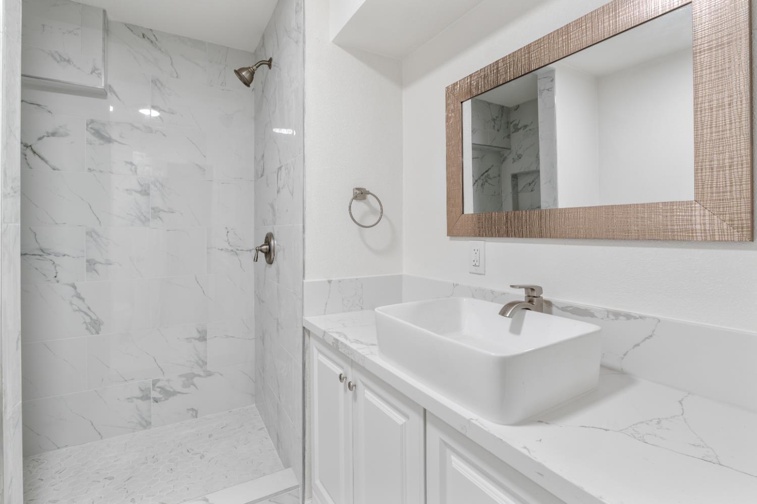 1105 Hoag Ave, Sanger, CA 93657