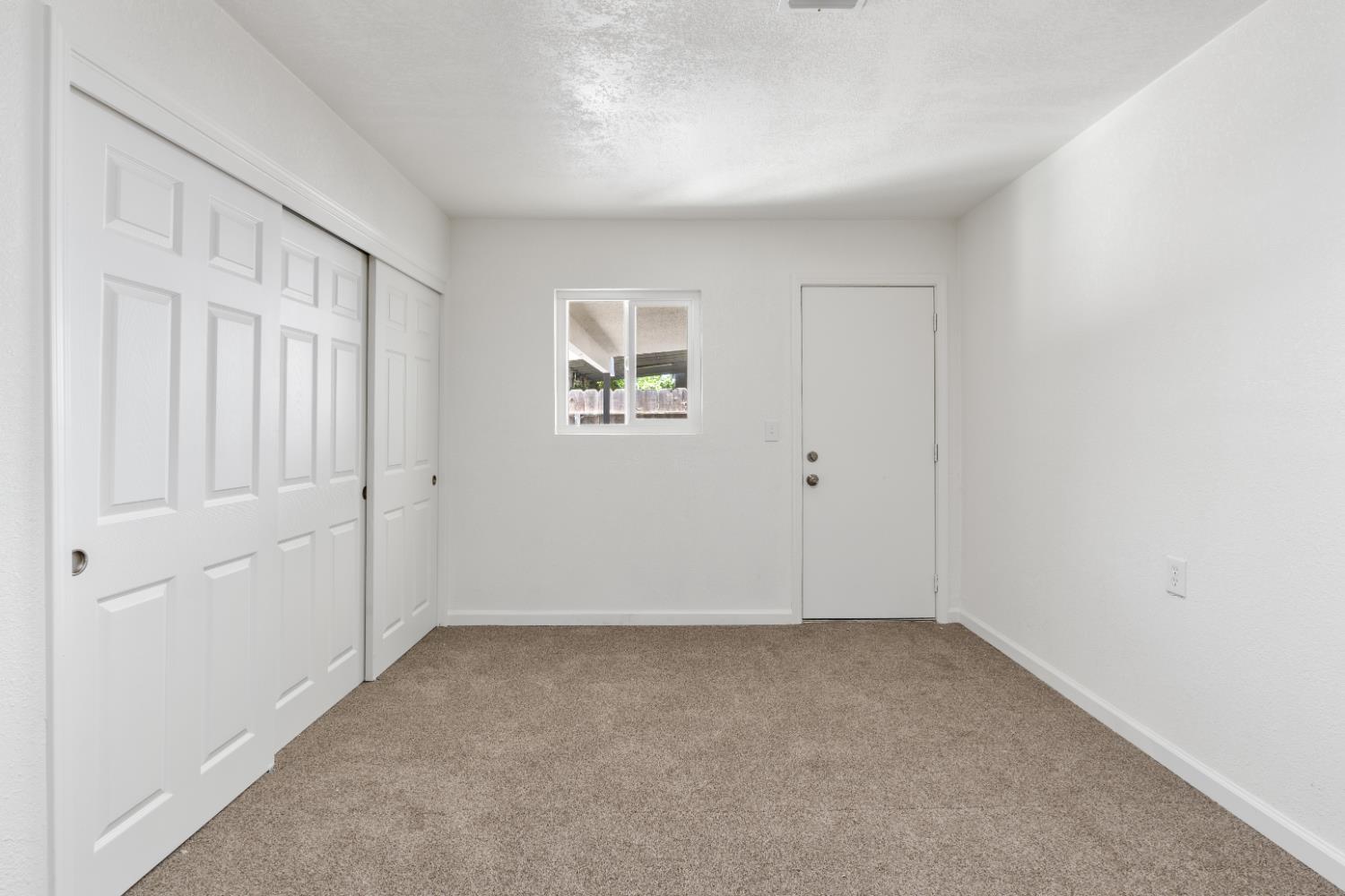 1105 Hoag Ave, Sanger, CA 93657