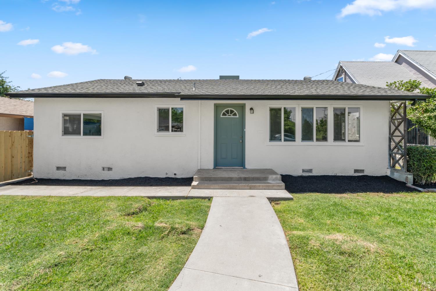 1105 Hoag Ave, Sanger, CA 93657