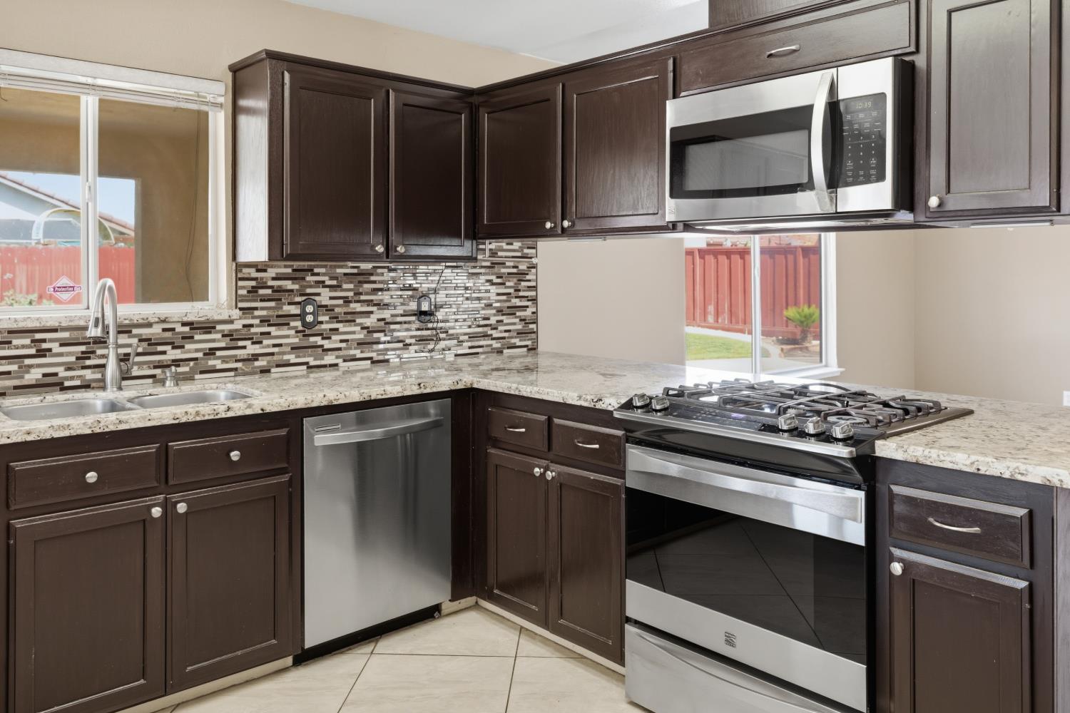 3055 Love St, Selma, CA 93662