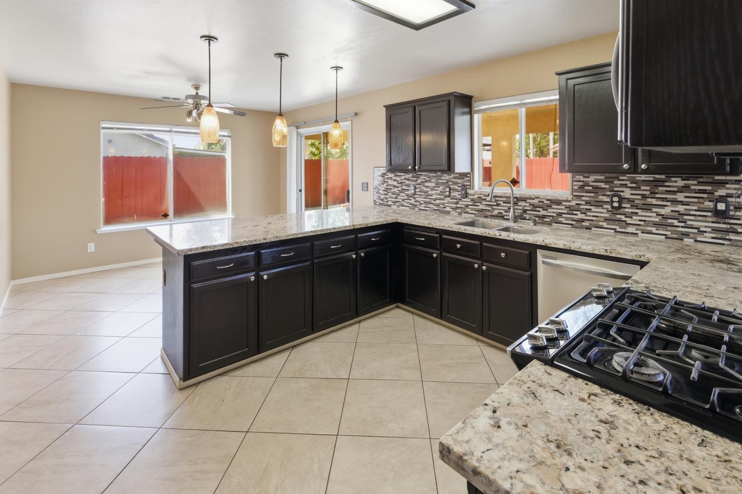 3055 Love St, Selma, CA 93662