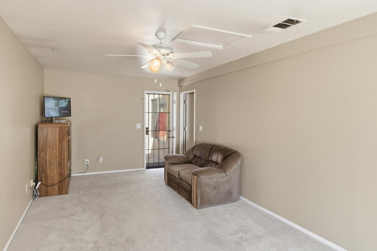 3055 Love St, Selma, CA 93662