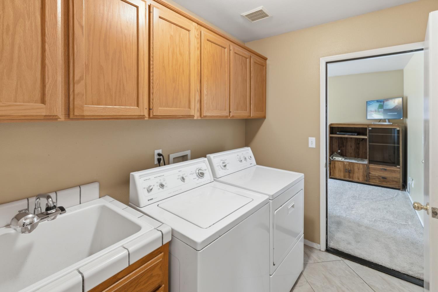 3055 Love St, Selma, CA 93662