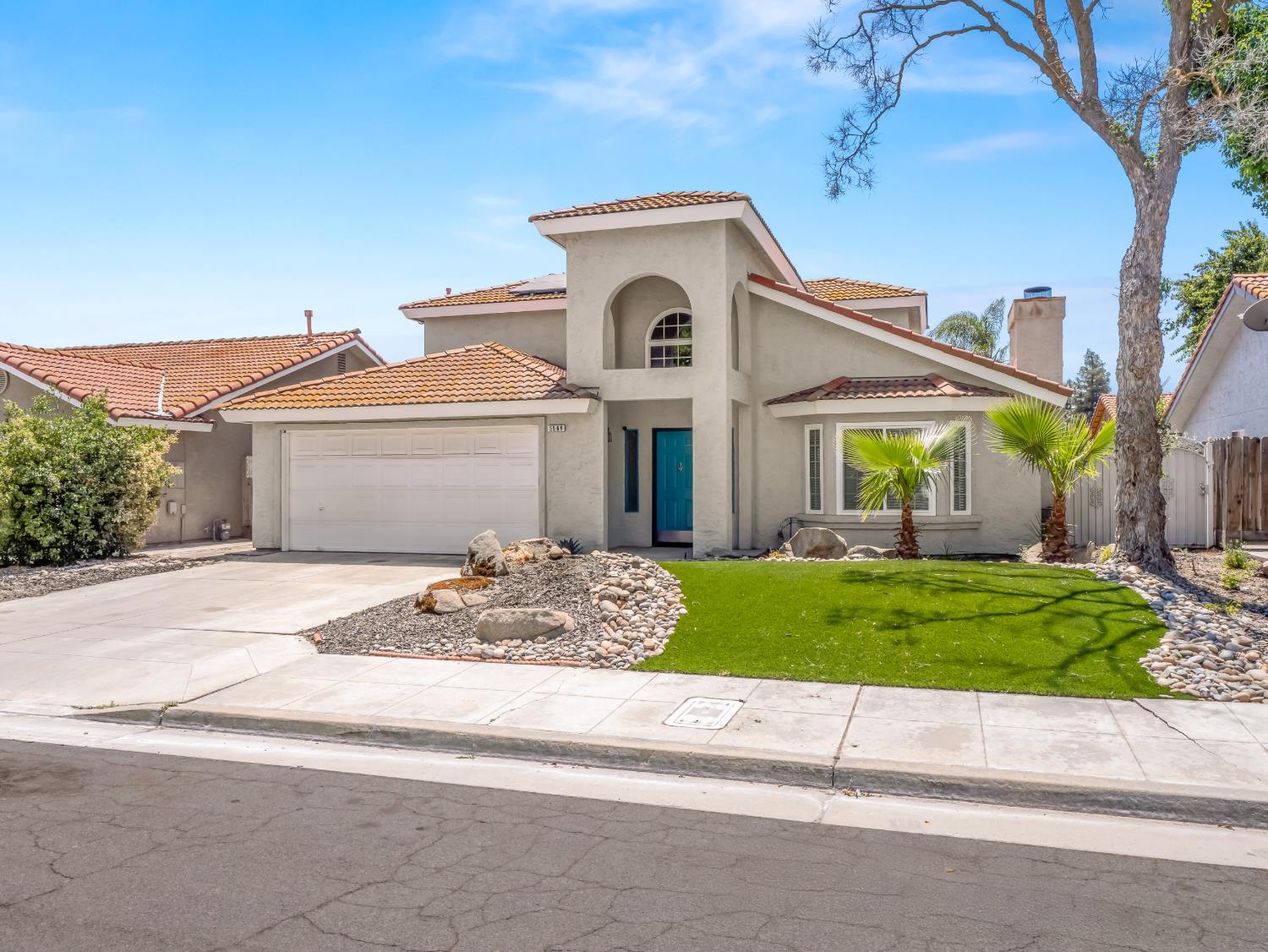 5569 W Stuart, Fresno, CA 93722