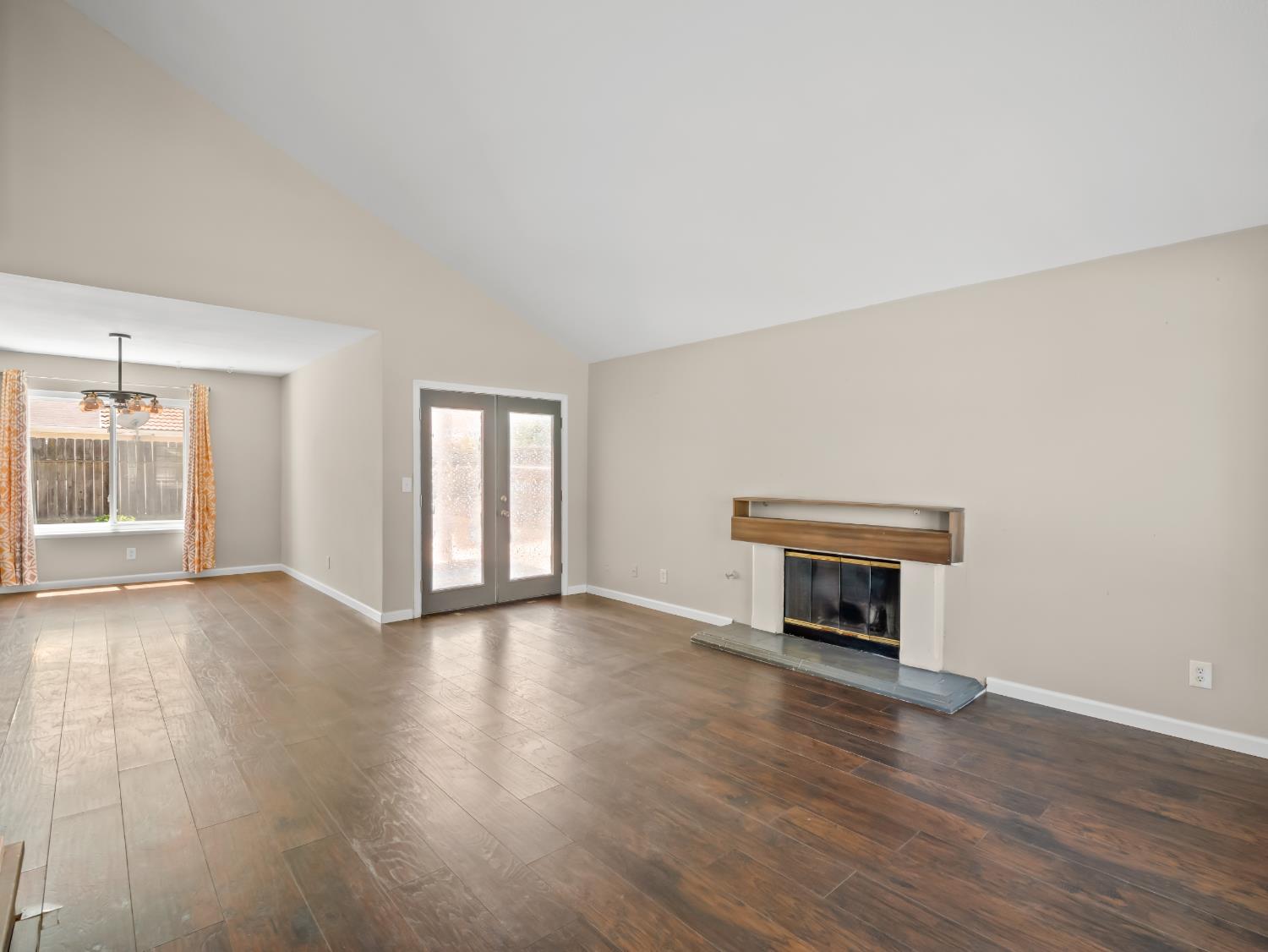 5569 W Stuart, Fresno, CA 93722