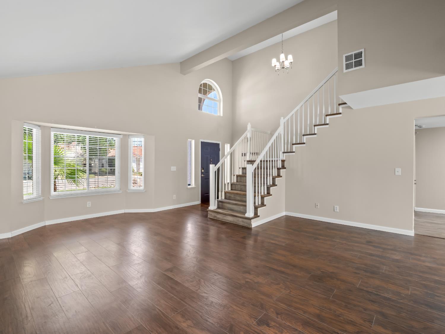 5569 W Stuart, Fresno, CA 93722