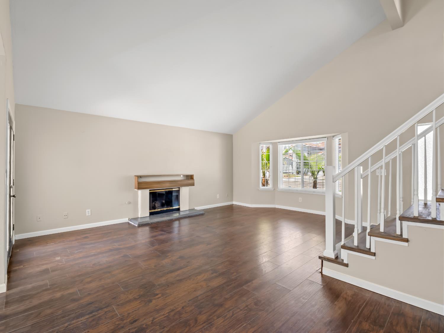 5569 W Stuart, Fresno, CA 93722