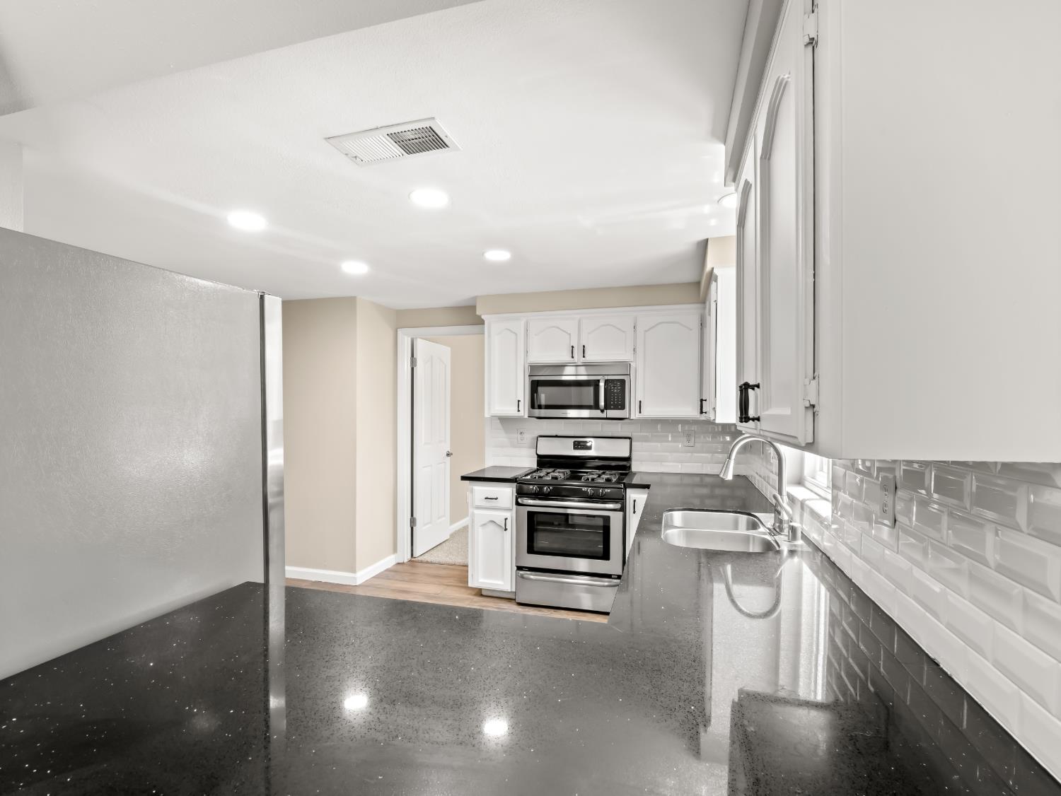 5569 W Stuart, Fresno, CA 93722