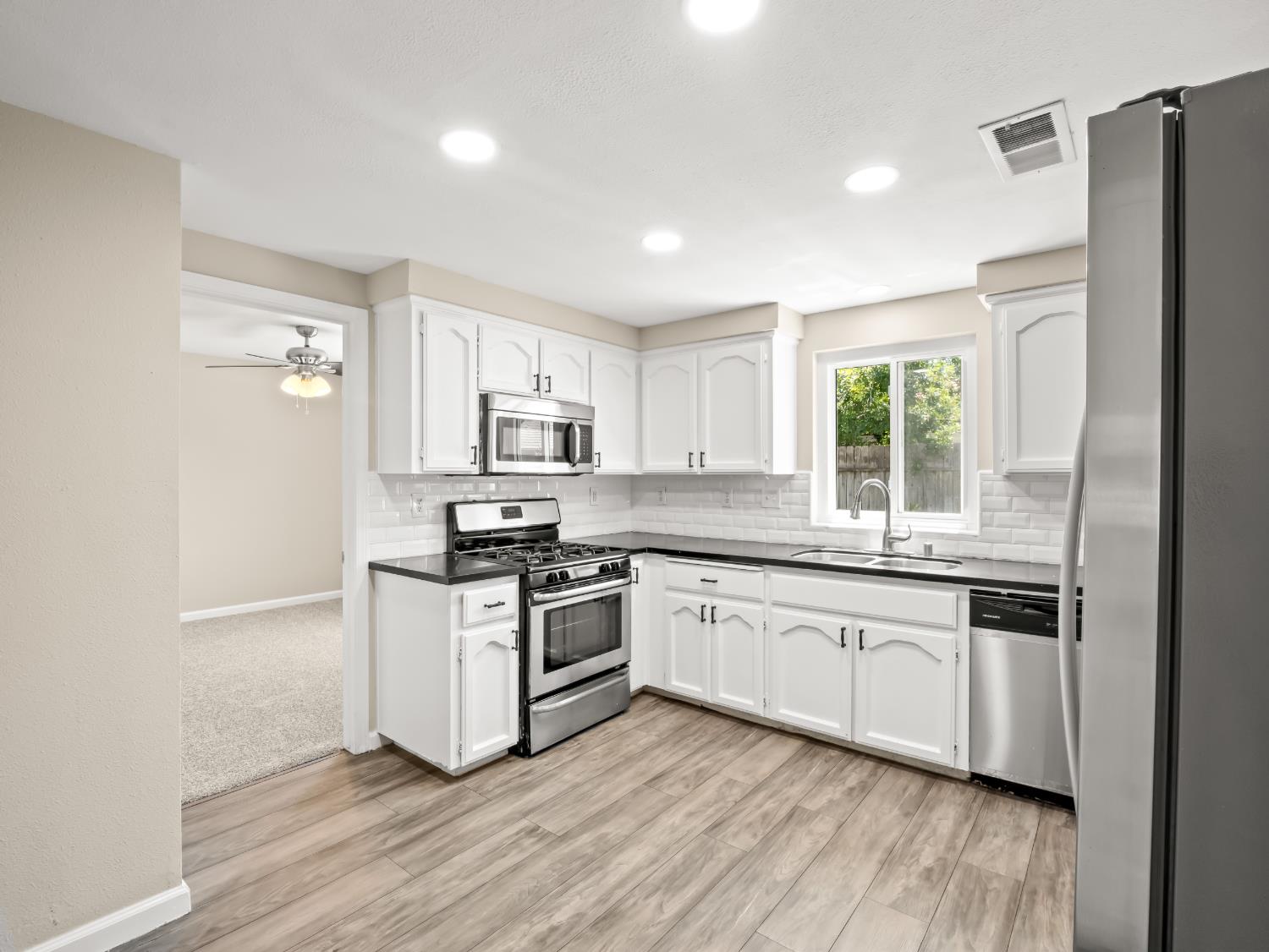 5569 W Stuart, Fresno, CA 93722
