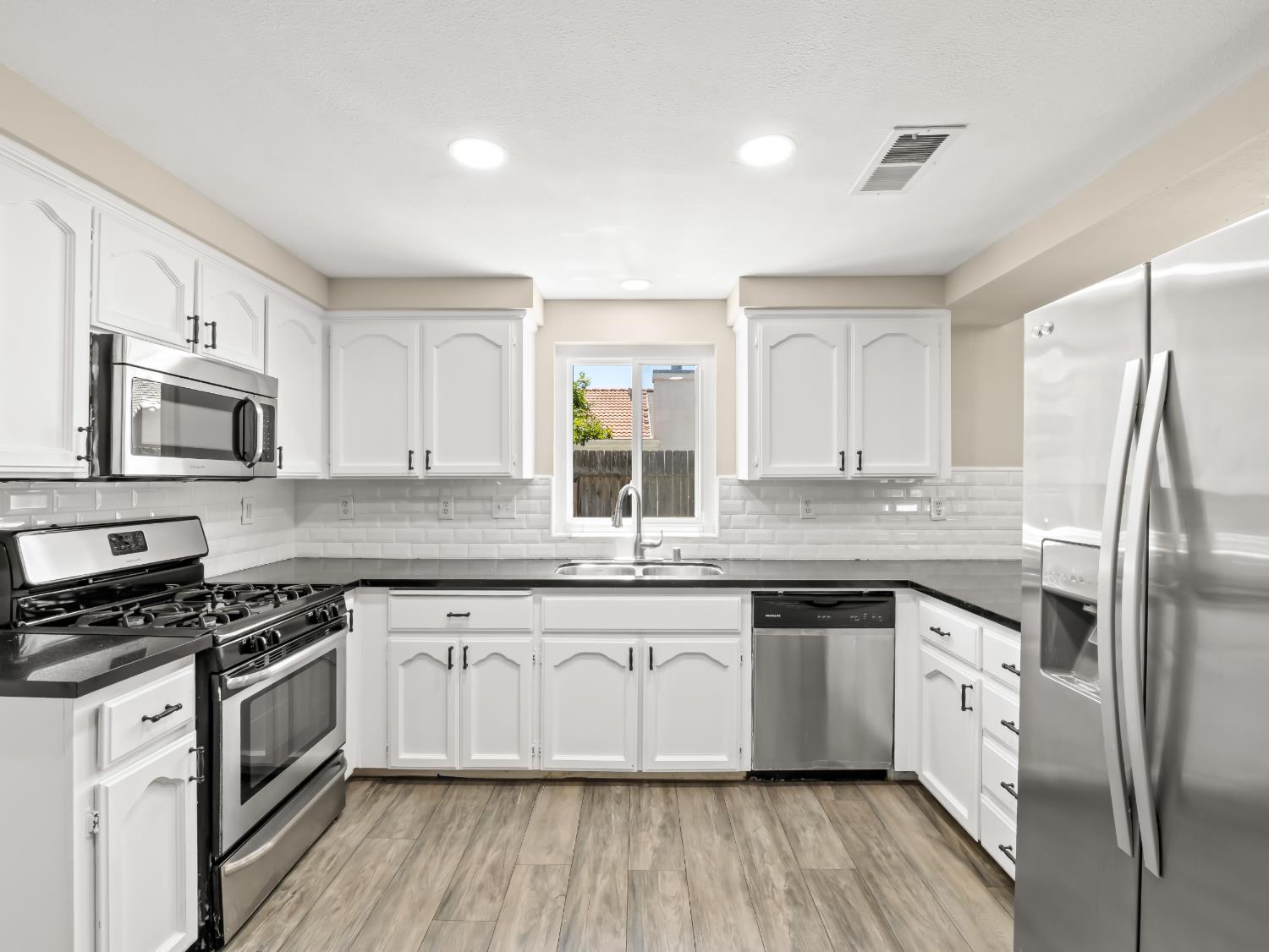 5569 W Stuart, Fresno, CA 93722