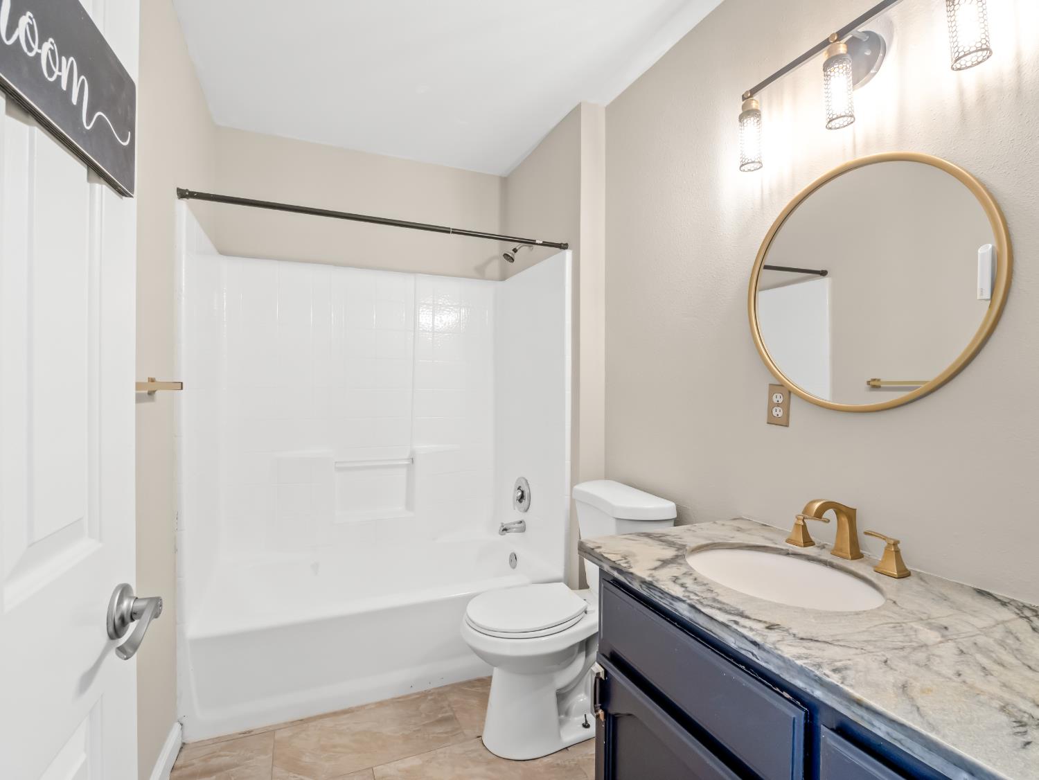 5569 W Stuart, Fresno, CA 93722