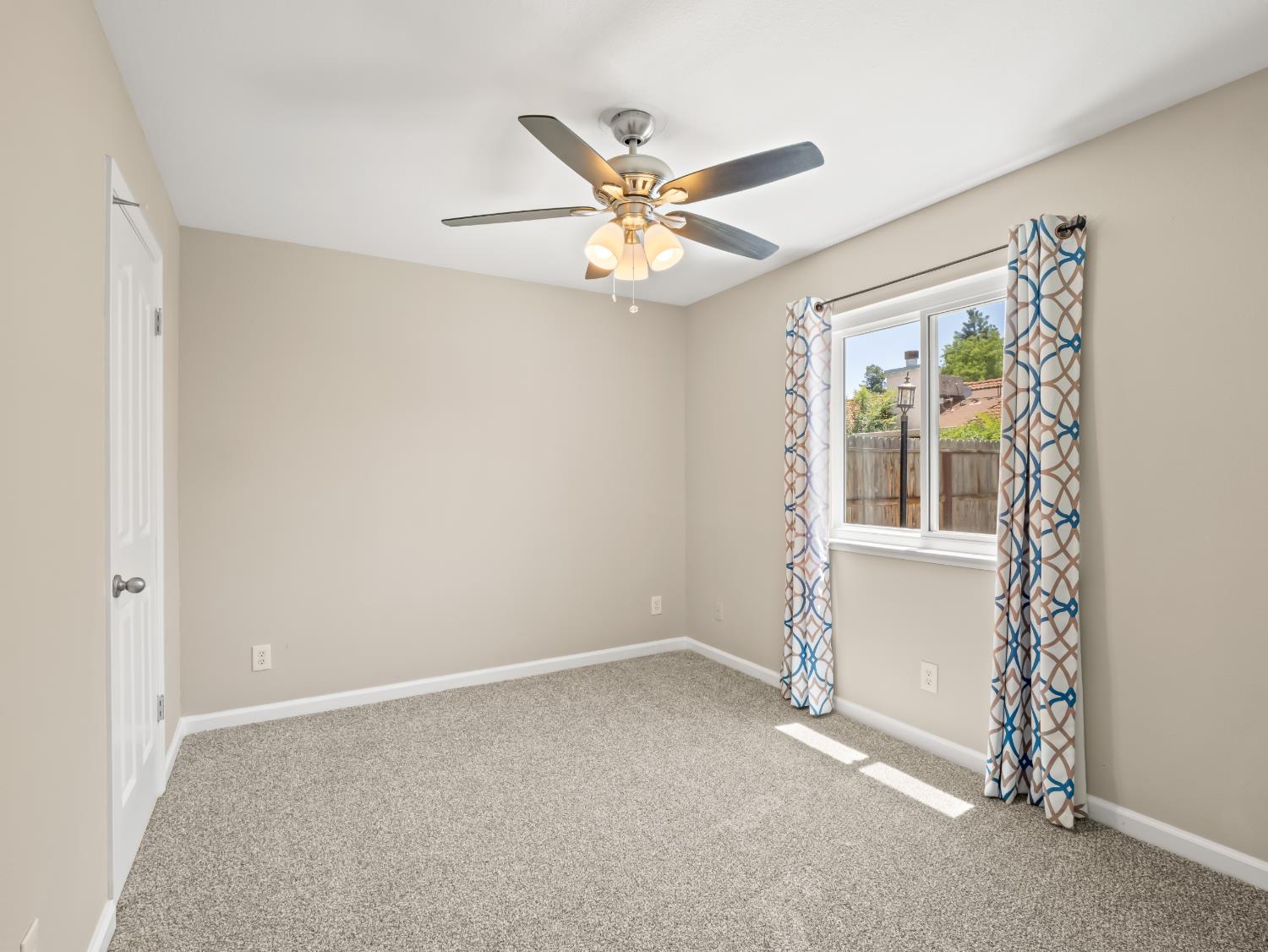 5569 W Stuart, Fresno, CA 93722