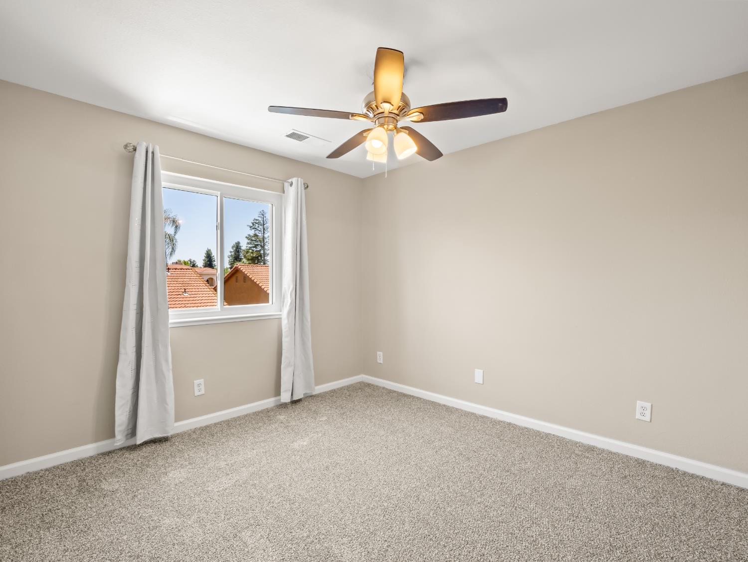 5569 W Stuart, Fresno, CA 93722