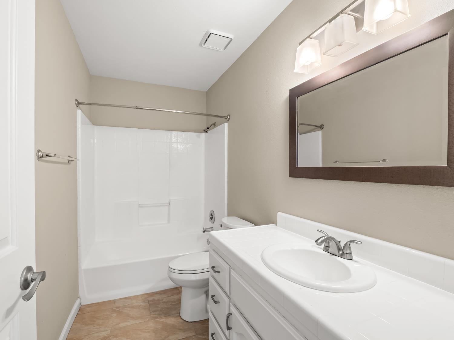 5569 W Stuart, Fresno, CA 93722