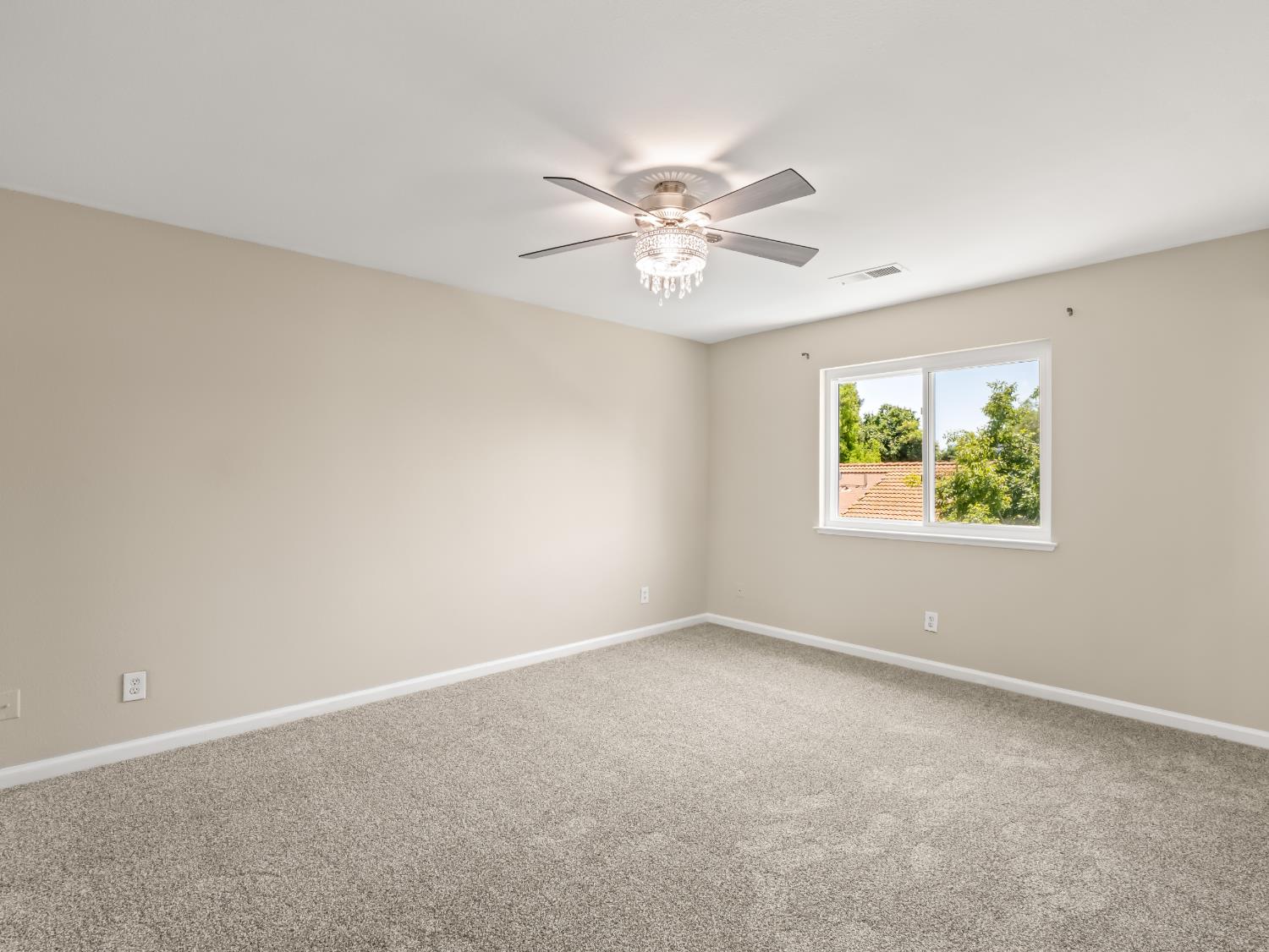 5569 W Stuart, Fresno, CA 93722