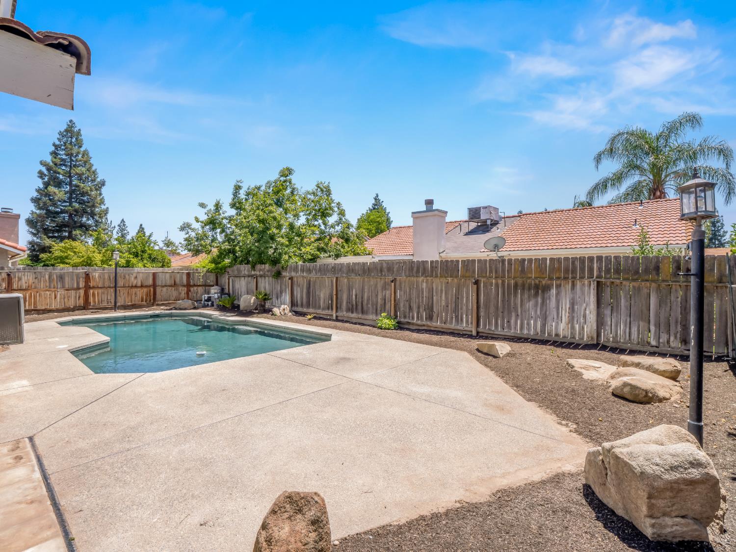 5569 W Stuart, Fresno, CA 93722