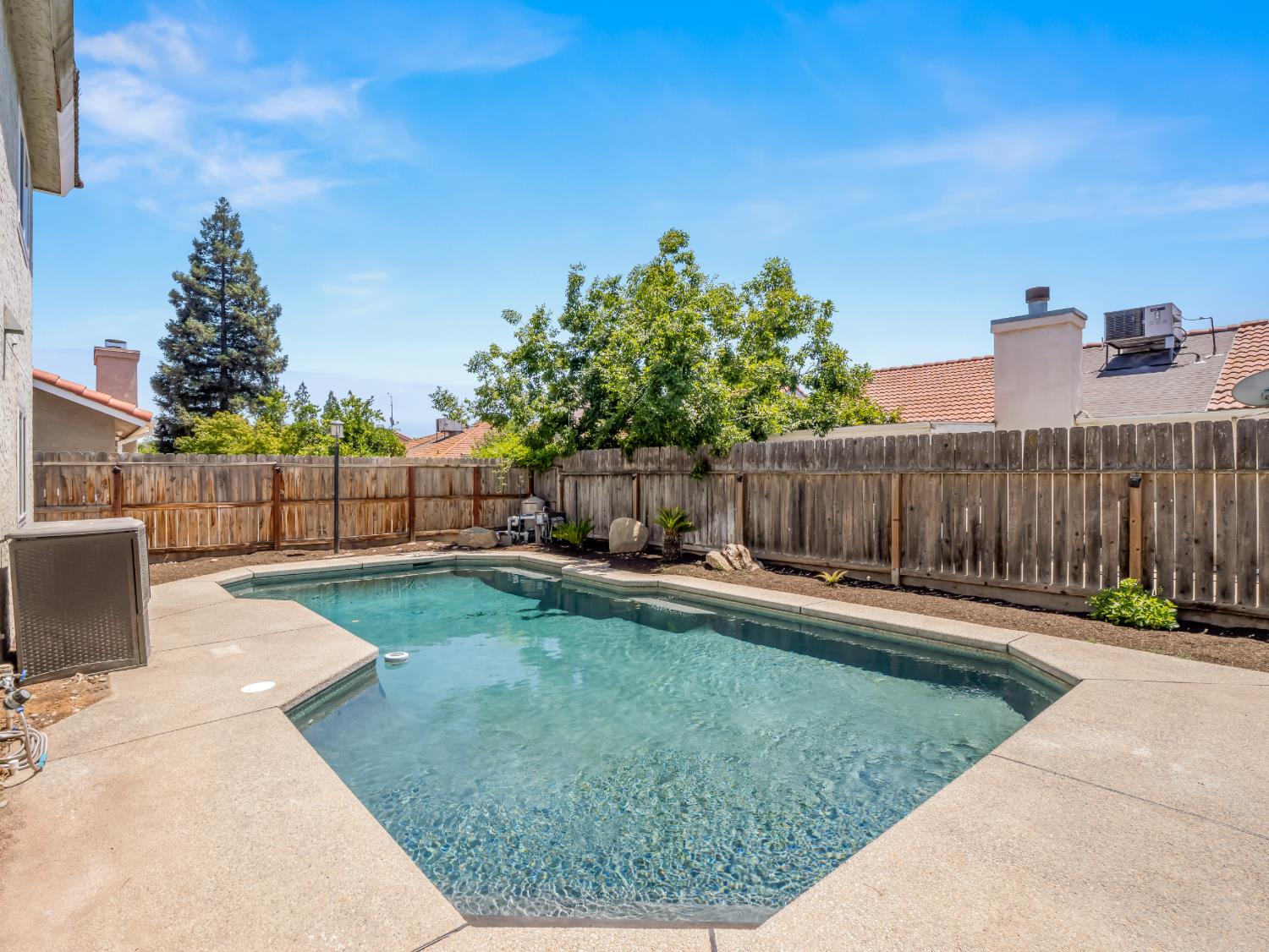 5569 W Stuart, Fresno, CA 93722