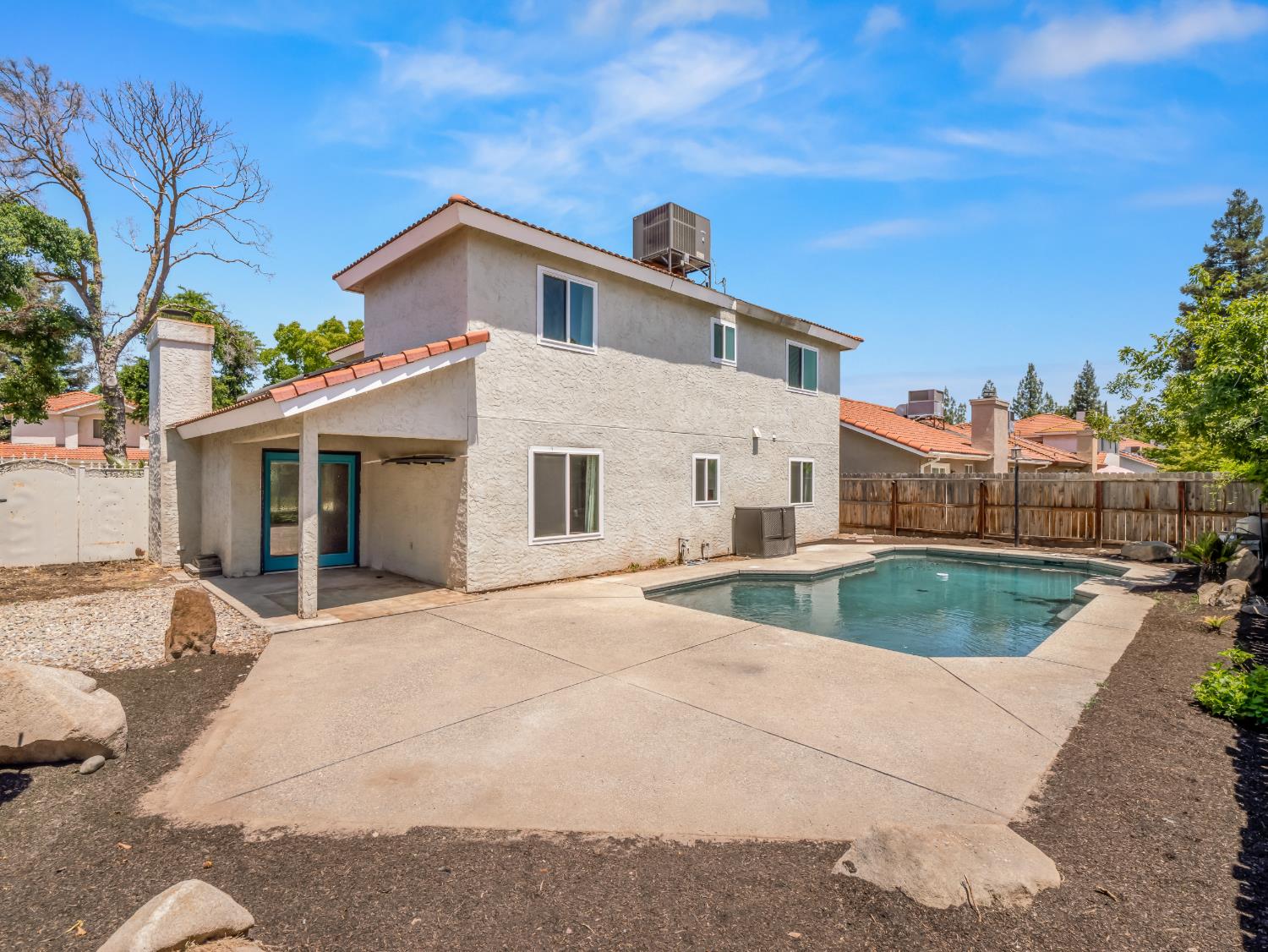 5569 W Stuart, Fresno, CA 93722